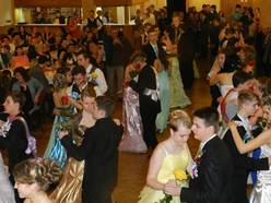 SLAVNOSTNÍ VĚNEČEK MALÝCH TANEČNÍCH KURZŮ - HRÁDEK 2014